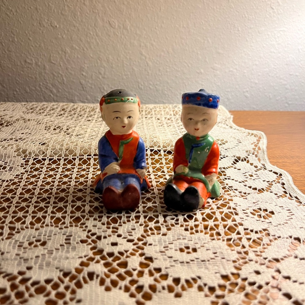 Boy/Girl Salt and Pepper Shaker Set Hand-Painted Ceramic Figurines - Multicolor - Picture 7 of 8